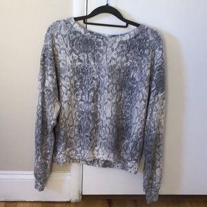 Soft ivory and grey top -L